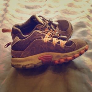 Columbia toddler size 10 hiking shoes.
